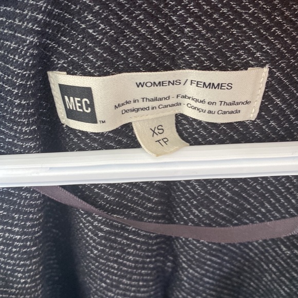 Long sleeves mountain equipment (MEC) - Picture 2 of 3